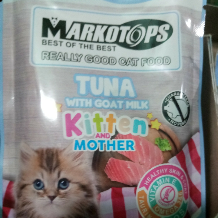 Markotop kitten And Mother