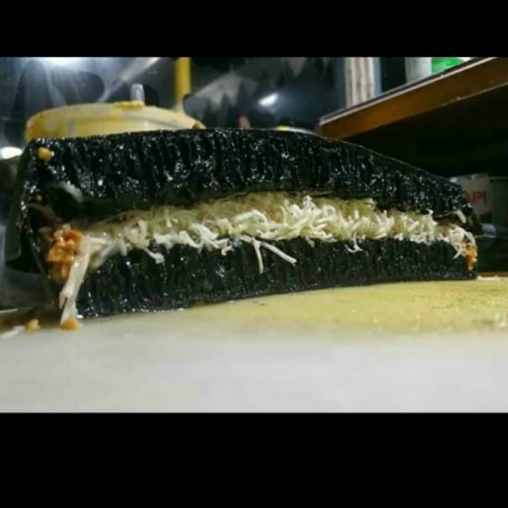 Martabak Hitam Kacang Keju