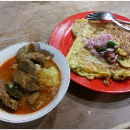 Martabak India Telur Ayam Dan 1 Potong Daging Kari Kambing