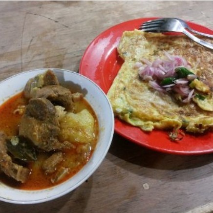 Martabak India Tepur Ayam Dan 1 Potong Daging Kari