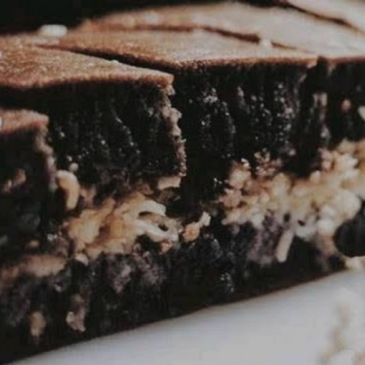 Martabak Kacang Keju Hitam