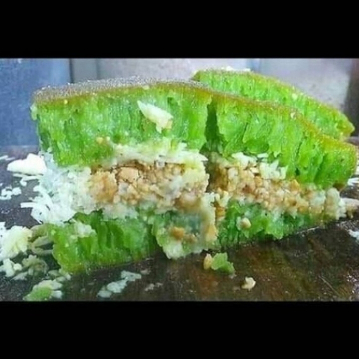 Martabak Kacang Keju Pandan