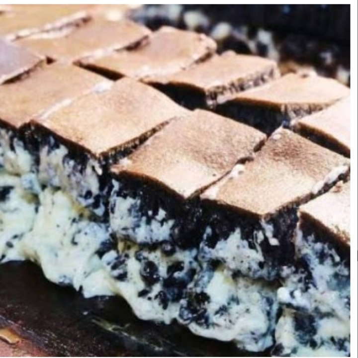 Martabak Keju Spesial Tiramisu Hitam
