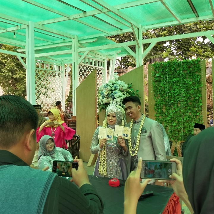 Menyerahkan Dan Menerima Pengantin