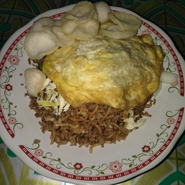 Mi Goreng Ayam Dadar