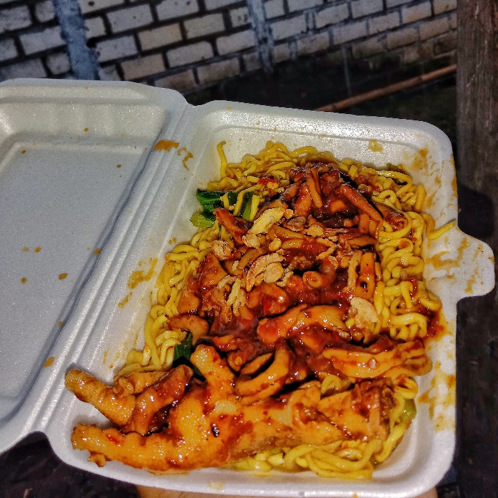 Mi Pedas Usus Ceker