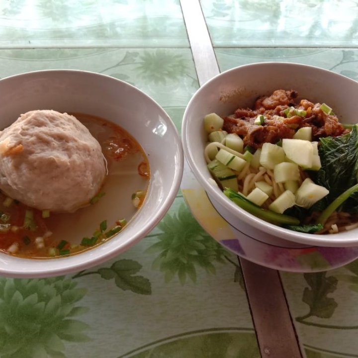 Mie Ayam Bakso Besar Porsi Setengah