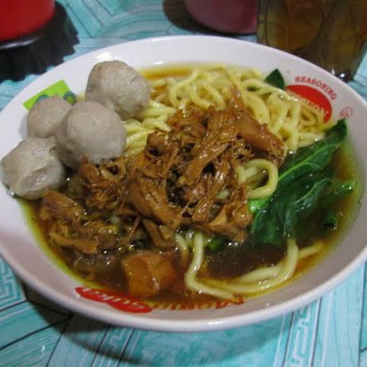Mie Ayam Cinta Segitiga