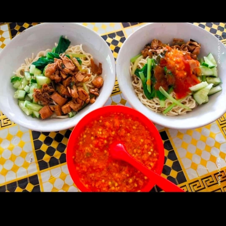 Mie Ayam Setengah