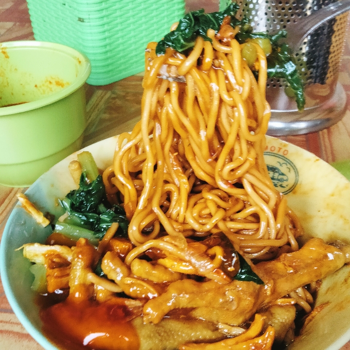 Mie Ayam Spesial Ceker Tulang Lunak