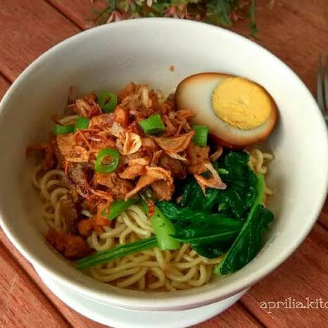 Mie Ayam Telur Ala Mak Sulas