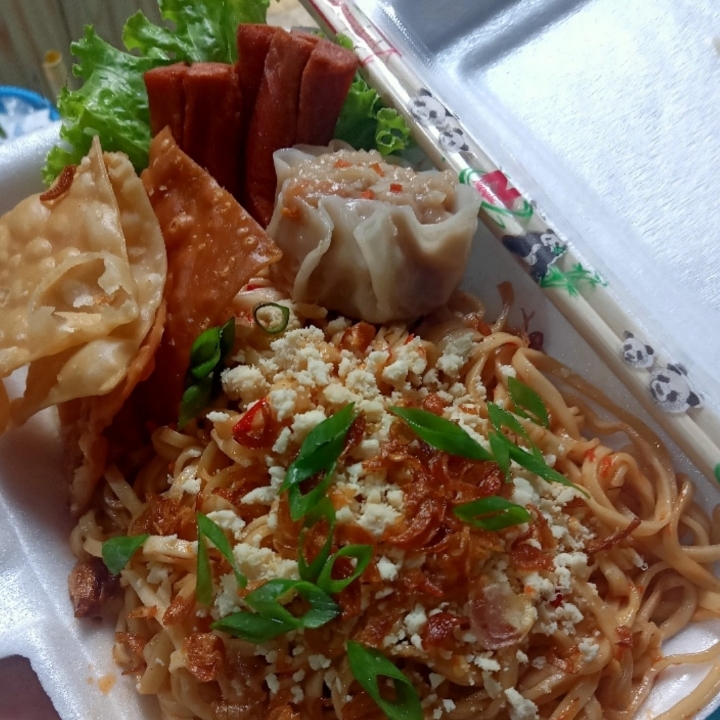 Mie Badai Exstra Dimsum 