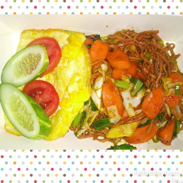 Mie Buah Naga Goreng