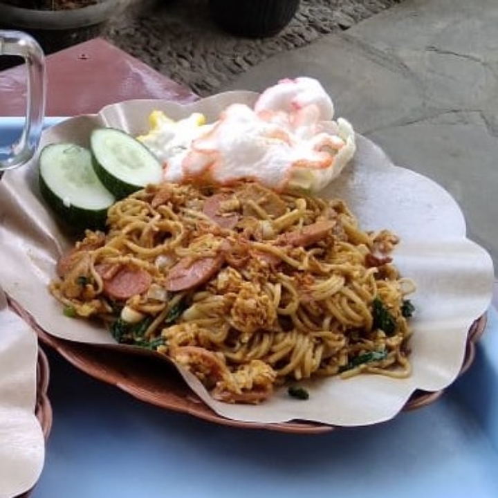 Mie Goreng Toping Bakso Dan Sosis