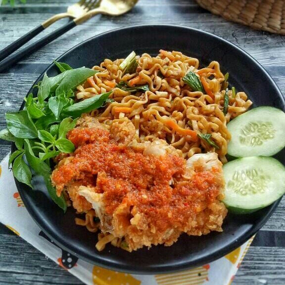 Mie Goreng Ayam Geprek 