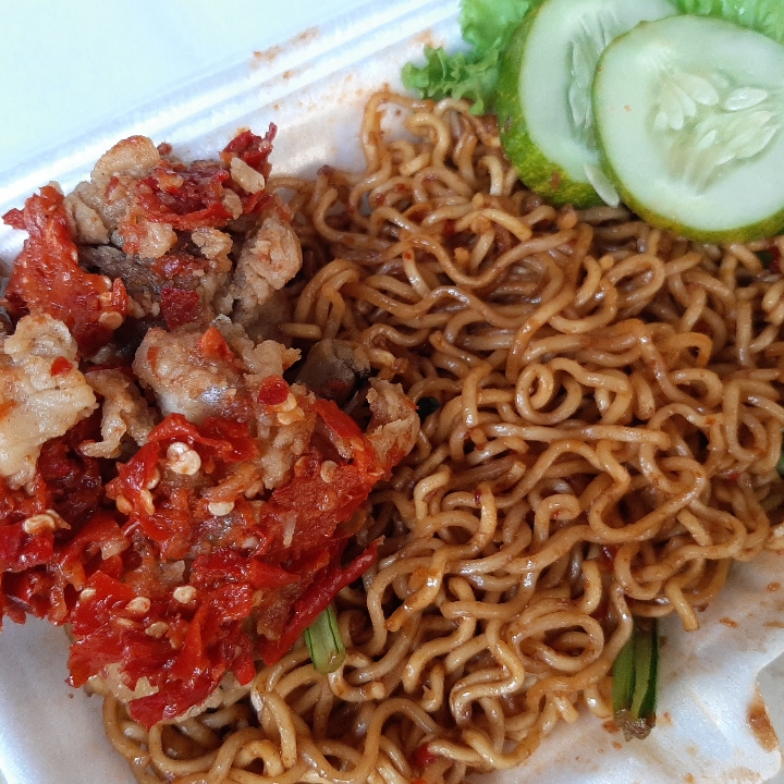 Mie Goreng Ayam Geprek