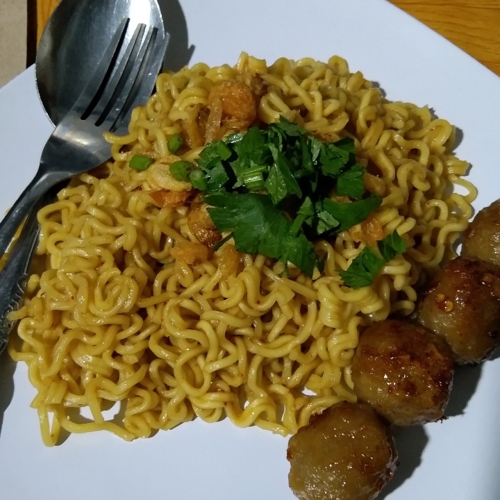 Mie Goreng Bakso Bakar