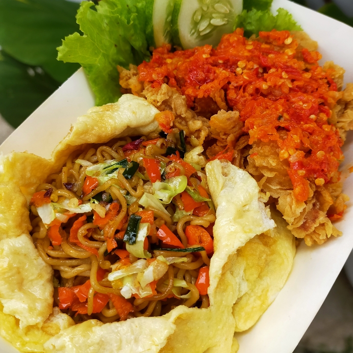 Mie Goreng Geprek Spesial