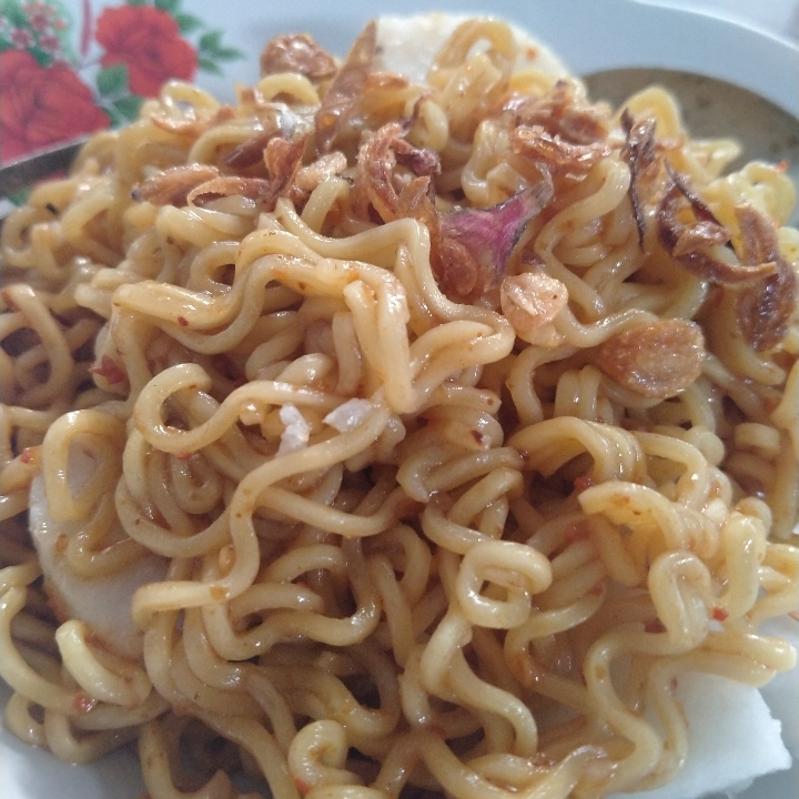 Mie Goreng Lontong