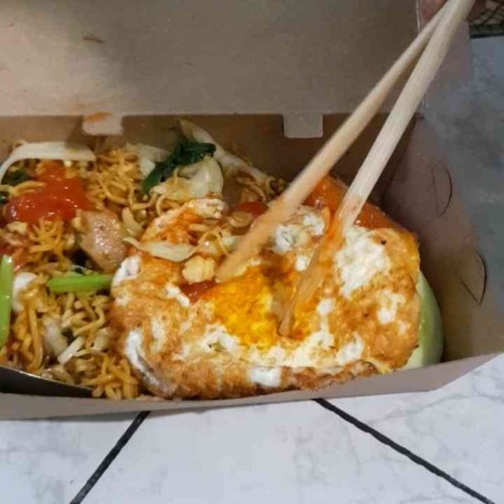 Mie Goreng Pake Nasi