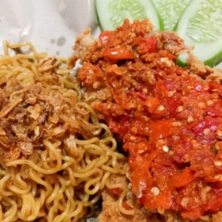 Mie Goreng Plus Ayam Gprek