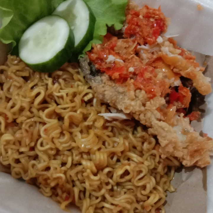 Mie Jedar Ayam Geprek