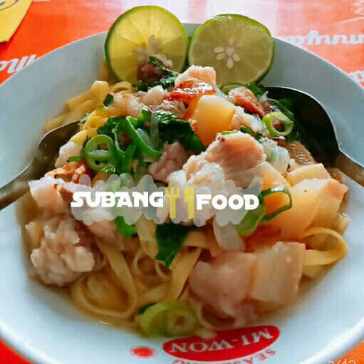 Mie Kocok Bandung Extra Kikil Baso