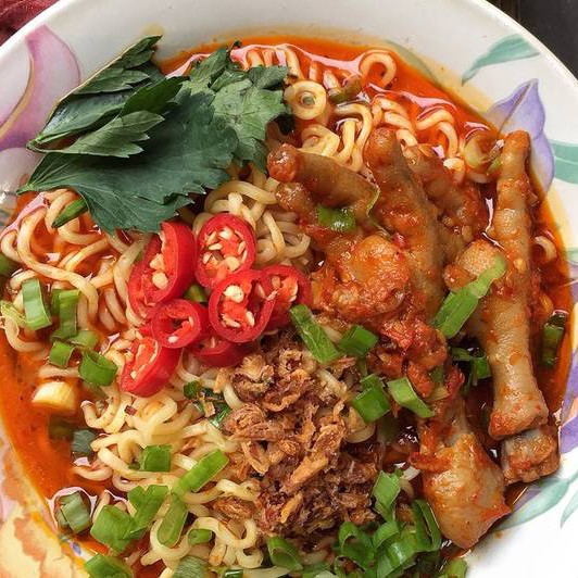 Mie Kuah Ceker Dan Telor