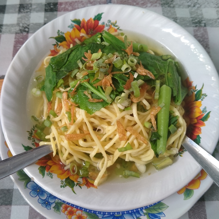 Mie Kuah Lontong