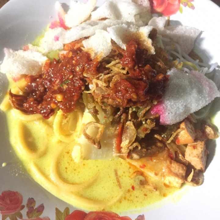 Mie Lontong