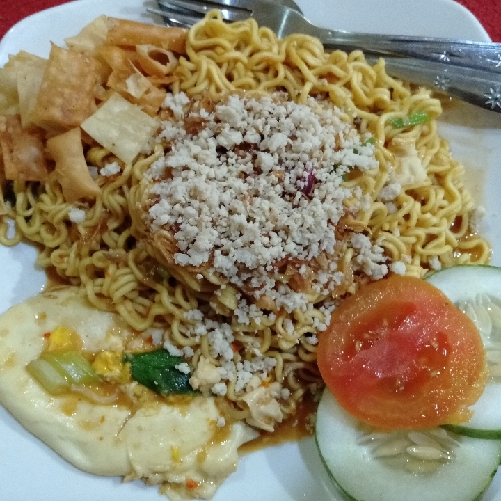 Mie Nyemek Telur