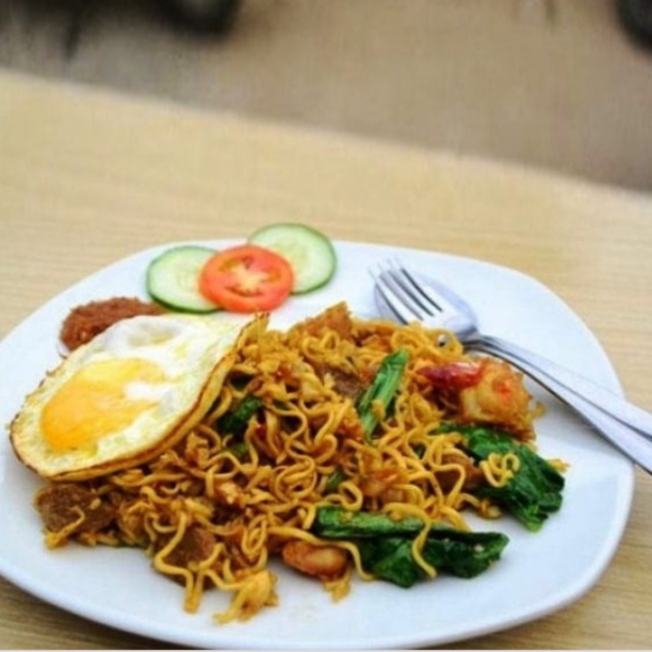 Mie Sedap Goreng Pake Telor 