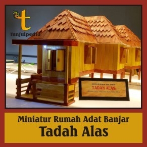 Miniatur Rumah Adat Banjar Tadah Alas