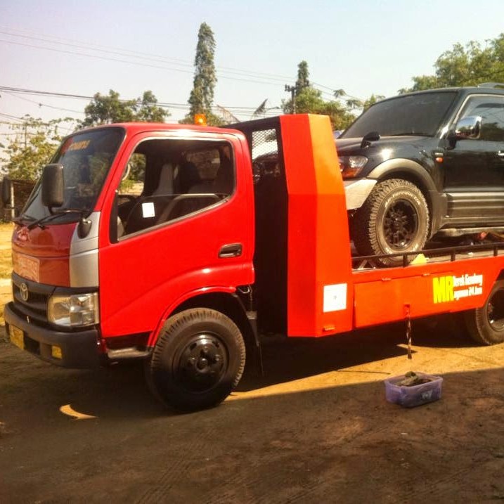 Mobil Derek Dalam Kota