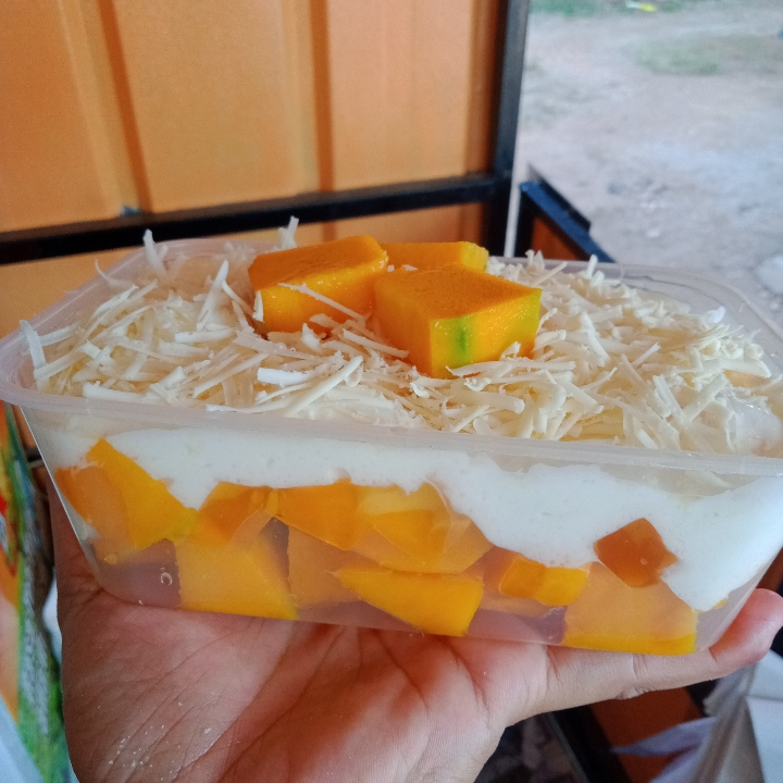 Momo Manggo Salad Medium  3