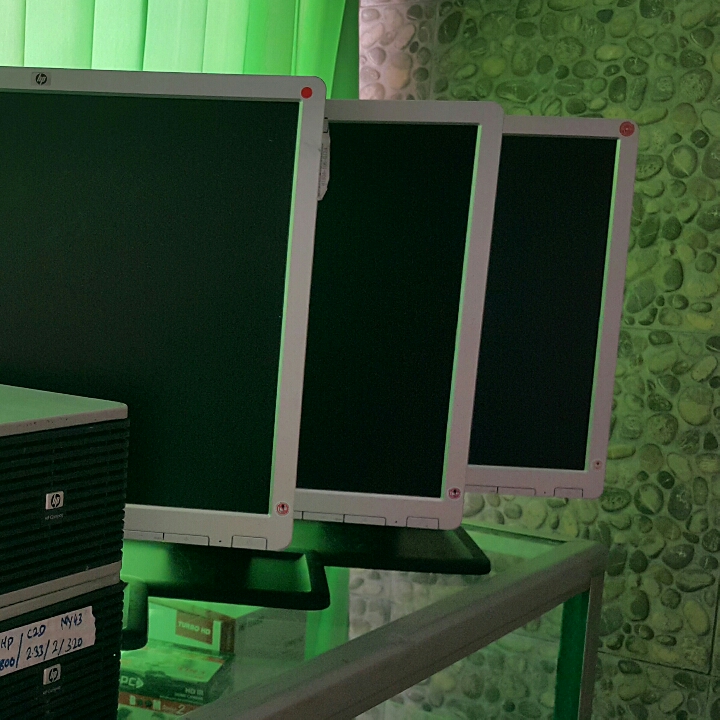 Monitor 2nd Hp 19 in