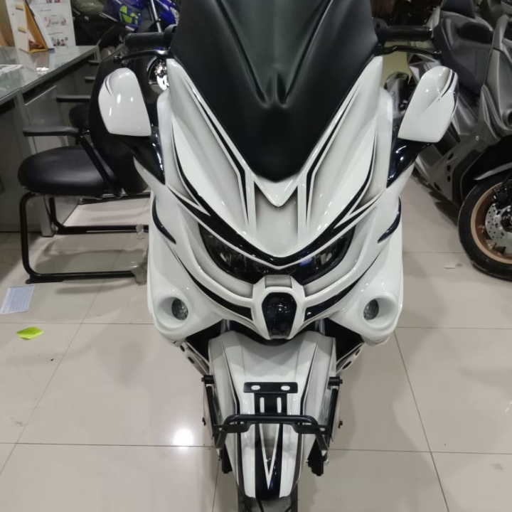 Motor Yamaha NMax 3