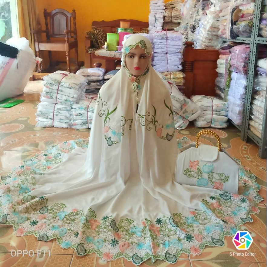 Mukena Azizah