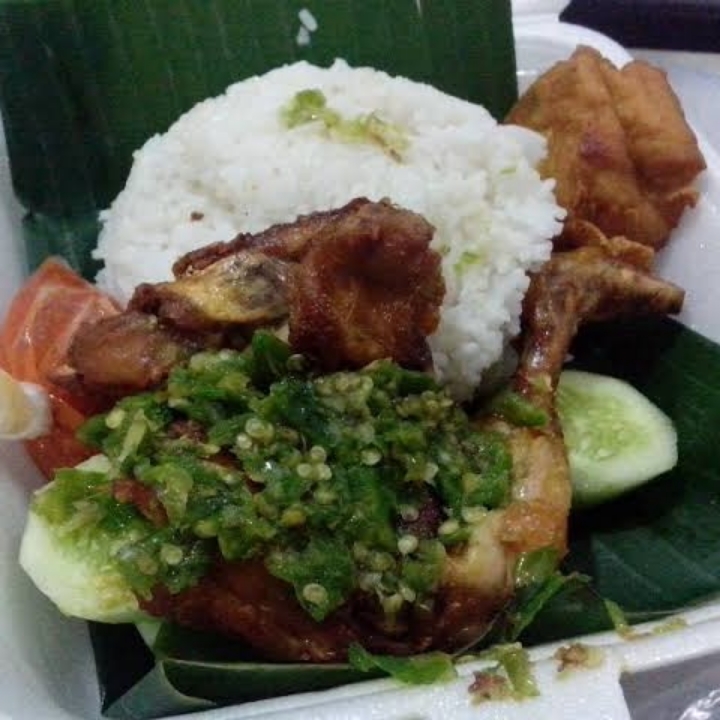 NASI AYAM GORENG SAMBAL IJO