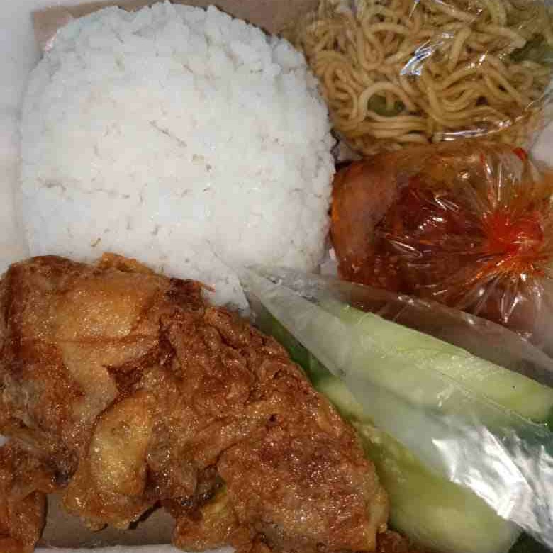NASI AYAM GOYENG