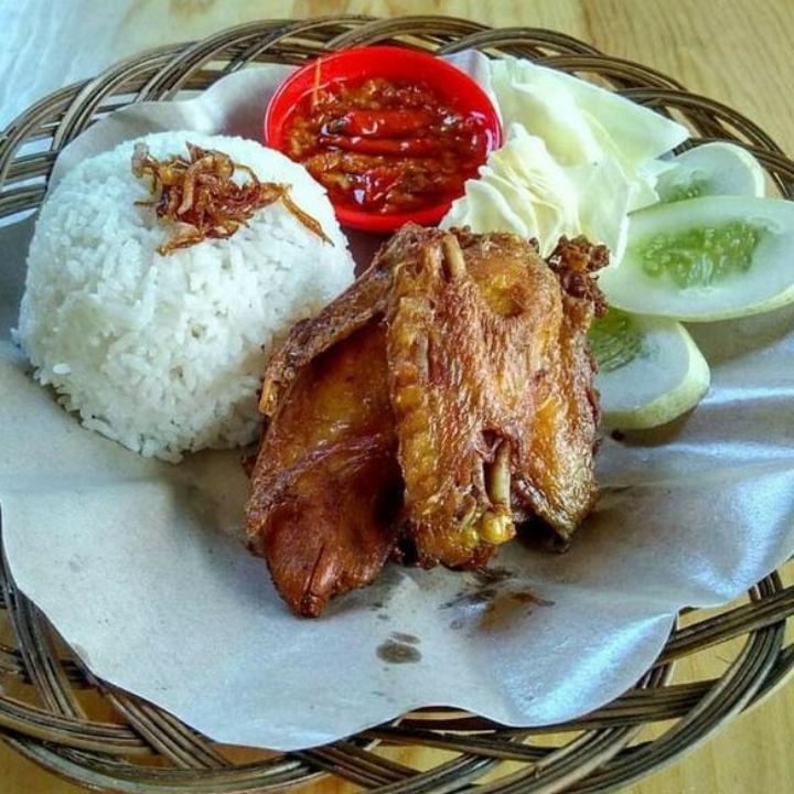 NASI AYAM LALAPAN