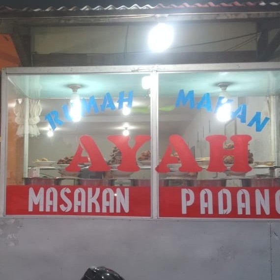 NASI IKAN TELUR DADAR RM Ayah Jembatan Putih