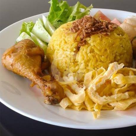 NASI KUNING AYAM GORENG