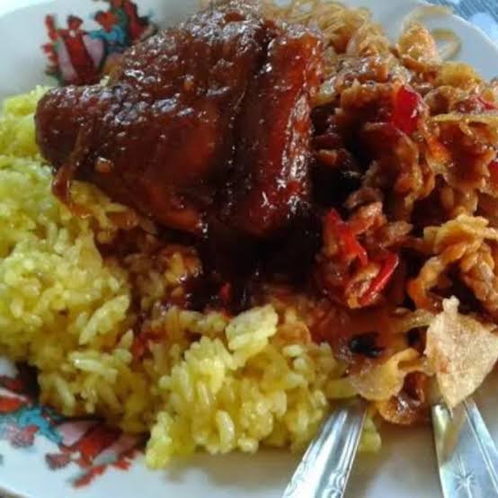 NASI KUNING AYAM KECAP