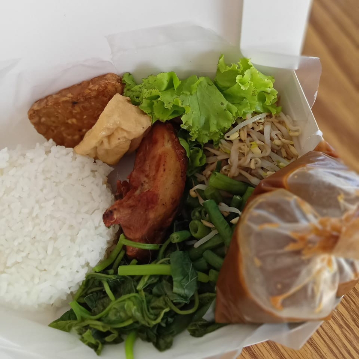 NASI PECEL AYAM LILA