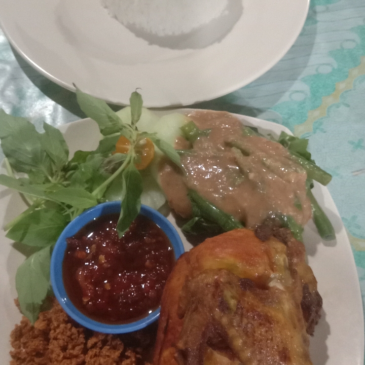 Nasi  Ayam Lalapan