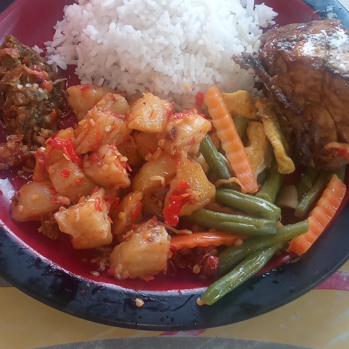 Nasi Ayam Bakar Sayur Kentang Goreng