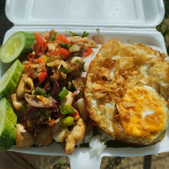 Nasi Ayam Cabe Telor Ceplok