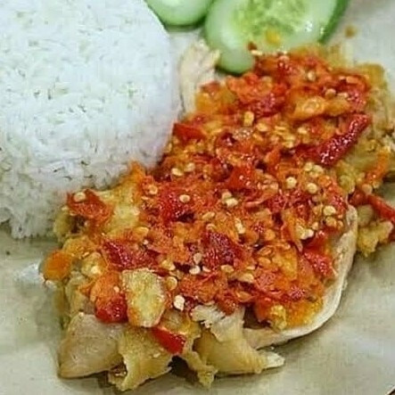 Nasi Ayam Geprek Cabe Merah 