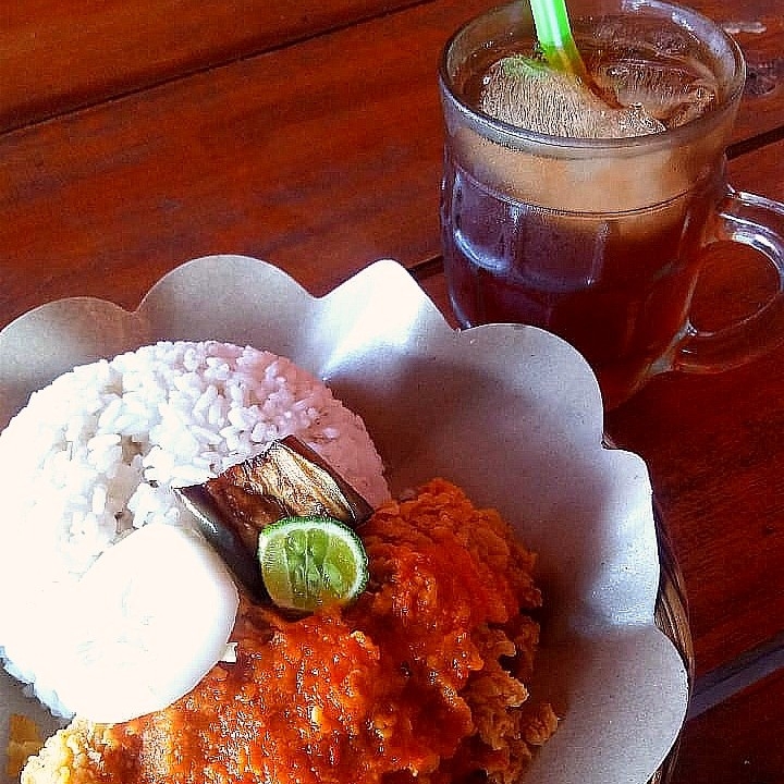Nasi Ayam Geprek Free Es Teh